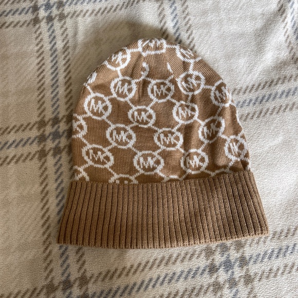 MICHAEL Michael Kors Monogram Beanie - Picture 2 of 4